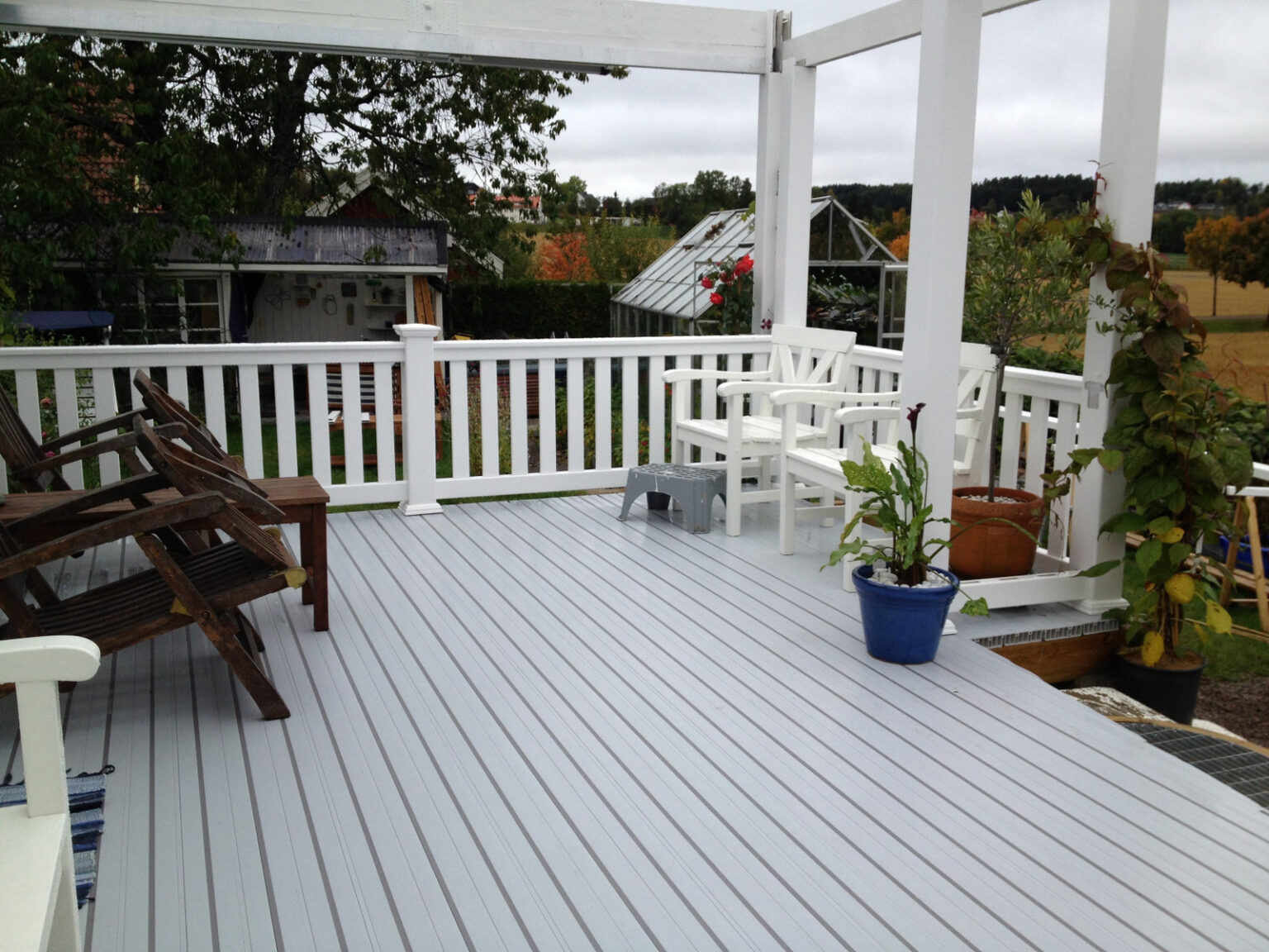 Vedlikeholdsfritt-pvc-rekkverk-vbc-profilert-handlist-new-england-stolpetopp-vindex-terrassegulv-pvc